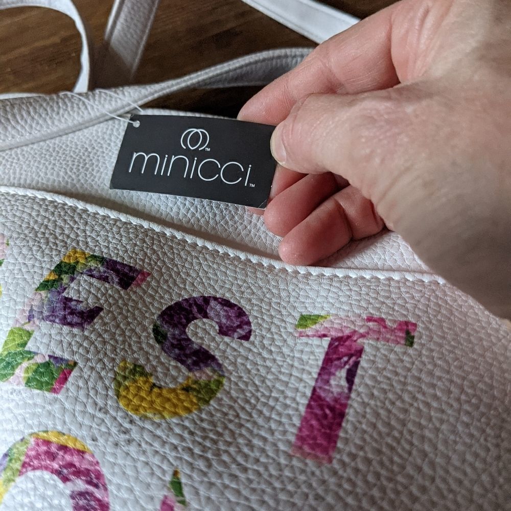 Minicci Best Mom Ever White Vegan Leather Purse - Picture 4 of 13